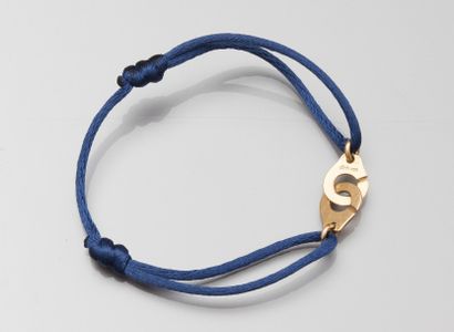 DINH VAN Bracelet menottes en or ajune750°/00 sur cordon bleu. Signées. Pochette