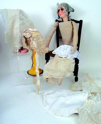 null Chaise de poupée en bois avec assise paillée. H 40 cm. + poupée de salon nue...