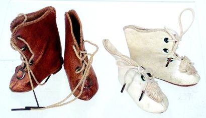 null Ensemble de cinq paires de souliers anciens en cuir + deux paires en cuir cousu...