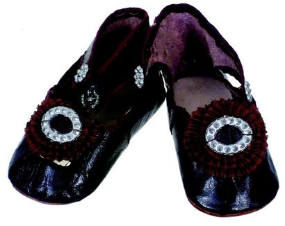 null Très belle paire de souliers noirs anciens en cuir avec boucles pour taille...
