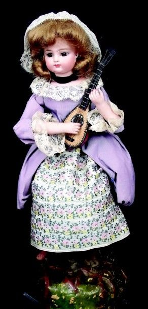 null «Jeune femme avec sa mandoline» petit automate à musique de salon de fabrication...