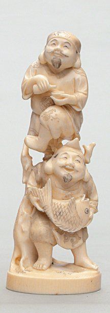 null OKIMONO en ivoire représentant Daïkoku portant la carpe d'Ebisu, pendant que...