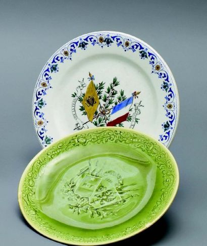 null Lot - Assiette de l'alliance Franco-Russe. 1891 Blasons sur fond vert. 20 cm....