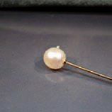 null ÉPINGLE DE CRAVATE EN OR JAUNE sertie d'une perle de culture. Poids: 1.90 g
