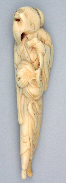 null NETSUKE en ivoire représentant un Sennin debout. Japon, XVIIIe siècle. Haut....