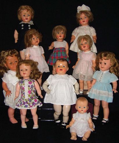 null A à J- Ensemble de 10 poupées de la maison RAYNAL de 30 à 50 cm. Seront vendues...