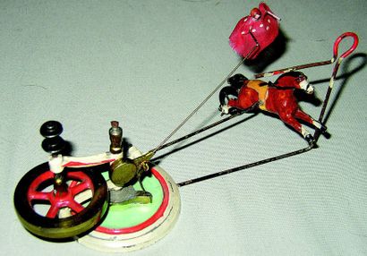 null -« L'ECUYERE », jouet mécanique à inertie de fabrication française de Charles...