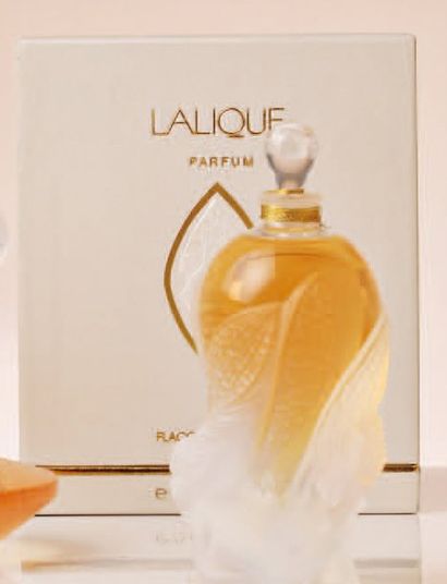 Lalique parfums "Les Elfes "- (2002) Présenté dans son coffret blanc titré et siglé,...