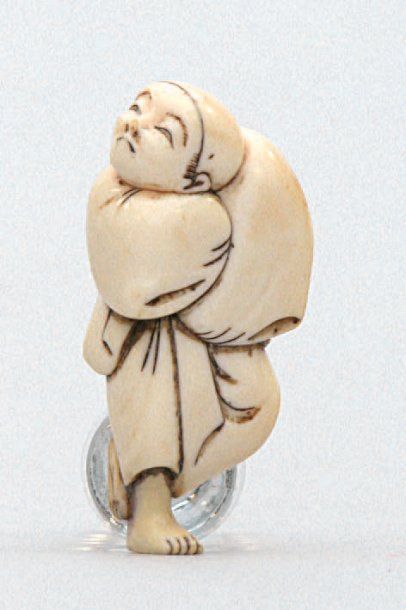  NETSUKE en ivoire représentant un danseur. Japon, XVIIIe siècle. Haut. : 6 cm