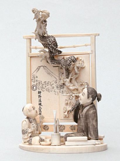 OKIMONO en ivoire représentant l'atelier...