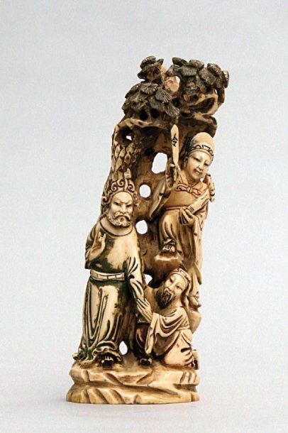 null GROUPE en ivoire polychrome représentant un sage taoïste et ses deux assistants...
