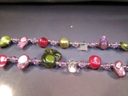 null Sautoir de perles de culture baroques teintées multicolores, et quartz 