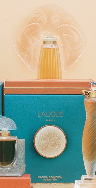 Lalique parfums « Ondines » (1998) Présenté dans son coffret polychrome titré, luxueux...