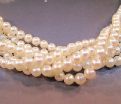 null COLLIER formé de 6 rangs de petites perles de culture, fermoir en or jaune ...