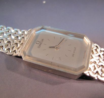OMEGA montre en or gris à boîtier rectangulaire à pans bracelet maille d'or gris;...