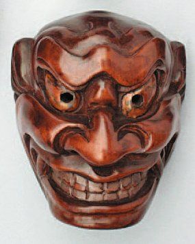 null NETSUKE en bois à patine brun rouge représentant un masque d'homme en colère...
