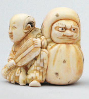 null NETSUKE en ivoire représentant Daruma et un Karako tenant un Ushiwa. Signé Masa...