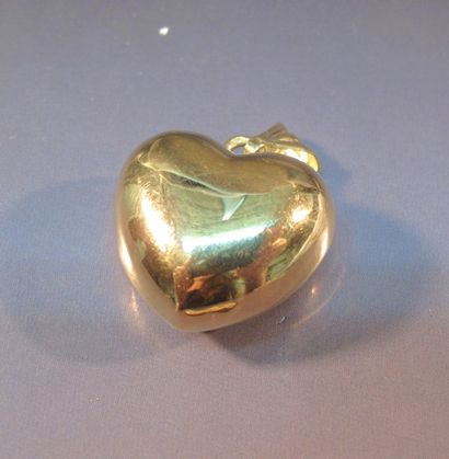 null Coeur pendentif en or jaune. Poids: 5.10g