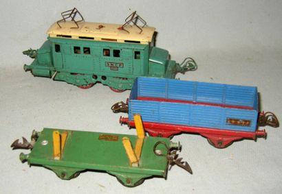 Deux wagons Hornby et locomotive tracteur....