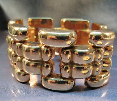 null BRACELET tank en or jaune vers 1940. Poids : 99.60 g