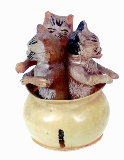 null Ensemble d'animaux miniatures, comprenant un vase de nuit avec 3 chatons en...