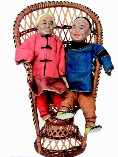 null Couple de poupées chinoises avec tête et membres en composition aux visages...