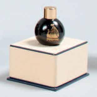 null Lanvin parfums - (années 1950)

Présenté dans son coffret cubique en carton...