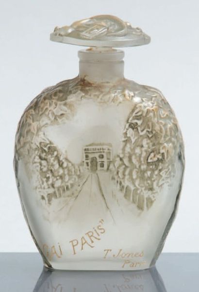 null Thomas Jones - "Gai Paris" - (1920)

Somptueux flacon en verre incolore pressé...