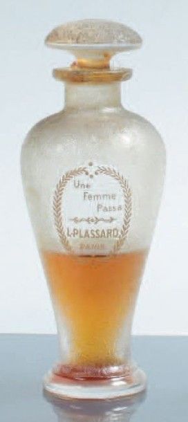 null L.Plassard - "Une Femme passa" - (1911)

Très rare flacon amphore en cristal...