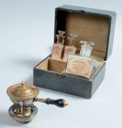 null Guerlain - "Brûle-Parfum Complet" - (années 1890)

Rare coffret rectangulaire...