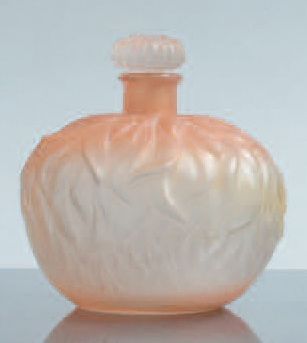 null Mau-Riel - (années 1920)

Rare flacon à parfum en verre incolore pressé moulé...