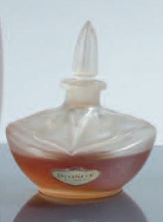 null A.Gravier - "Edys" - (années 1910)

Flacon en verre incolore pressé moulé de...