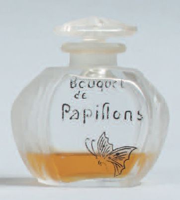 null Lubin - "Bouquet de Papillons" - (années 1920)

Flacon en verre incolore pressé...