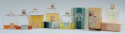 null Lubin - (années 1920-1930)

Lot comprenant cinq flacons en verre incolore pressé...