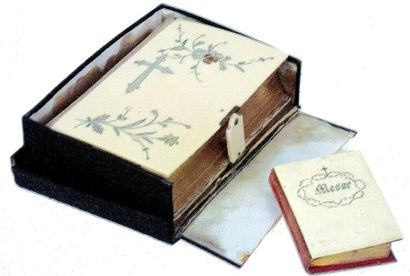 null «Le petit Paroissien «ouvrage miniature avec couverture en os marquée «MESSE»,...