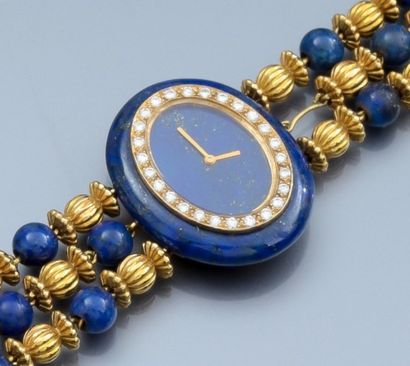 BOUCHERON Paris Montre de dame en or jaune 750°/00 (tête d'aigle) et lapis-lazuli....