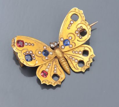 null Broche papillon en or jaune 750°/00, serti de demi perles et de pierres fantaisie....
