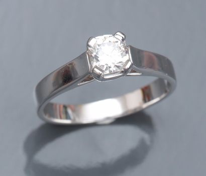 null Bague en or gris 750°/00 (tête d'aigle), sertie d'un diamants radiant (0.0.65...