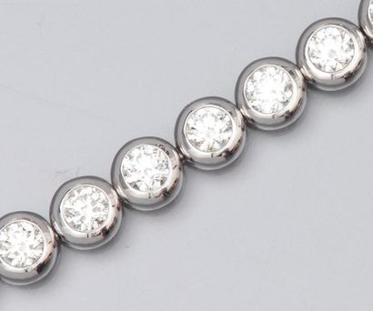 null Bracelet ligne en or gris 750°/00 (hibou) serti de diamants taille brillant...