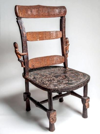 null BABEMBE, République du Congo. Rare chaise de chef coutumier, inspiré des chaises...