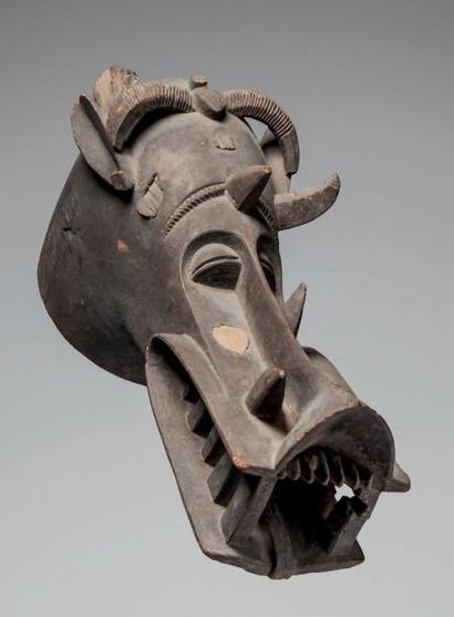 null SENOUFO, Côte d'Ivoire. Puissant masque «Kpongungo» utilisé dans les rites de...