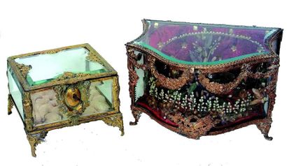 null Deux coffrets anciens en verre d'époque Napoléon III avec entourage en métal...