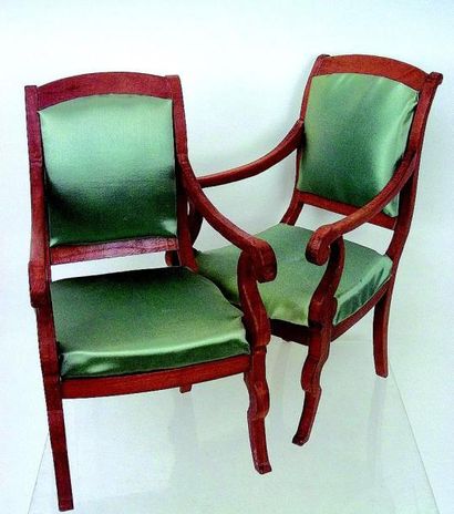 null Paire de fauteuil contemporains de style ancien en bois ciré avec assise et...