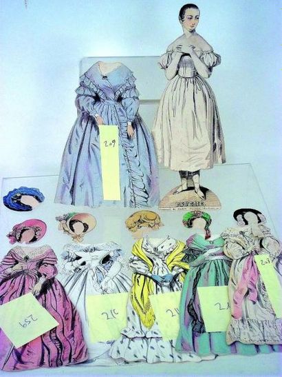 null «PSYCHE» belle et rare poupée en papier (circa 1845/50) accompagnée de 6 costumes...