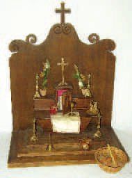 null Choeur d'Eglise en bois découpé et sculpté comportant un autel démontable avec...