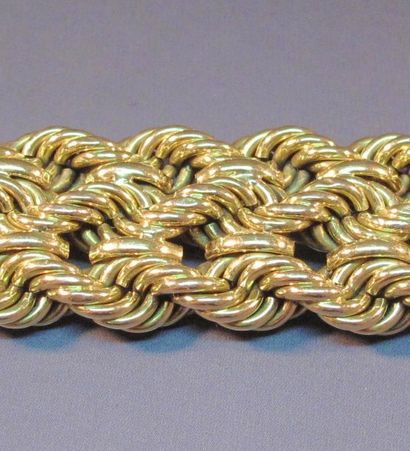 null Bracelet en or jaune à double rang de maille corde. Vers 1950. Poids : 54.90...