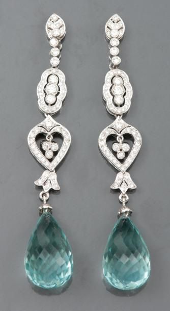 null Grande paire de boucles d'oreilles en or gris 750°/00 (hibou), serties de diamants...