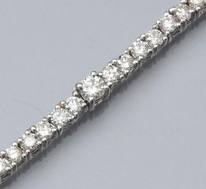 null Bracelet ligne en or gris 585°/00, serti de diamants taille brillant pour environ...