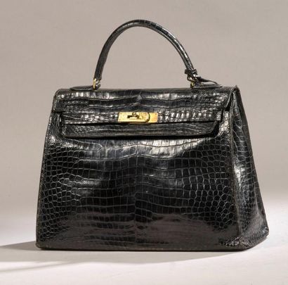 null HERMES - Sac Kelly en croco noir, avec cadenas et clef gainés, attributs dorés....