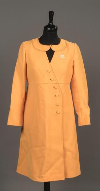 null COURREGES FUTUR - Numéro 051943 Robe en épais tissu Staron jaune orangé, manches...